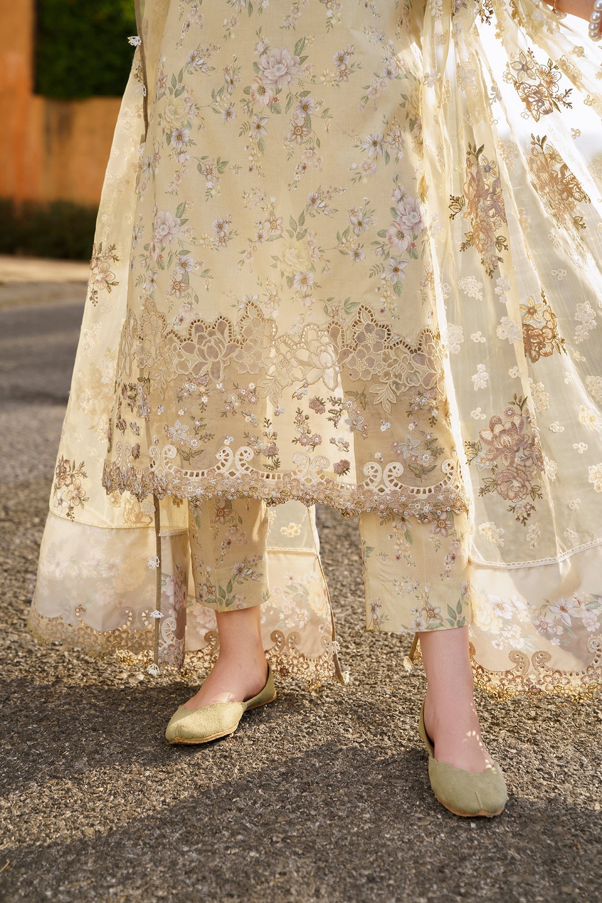 BAROQUE | EMBROIDERED LAWN UF-584