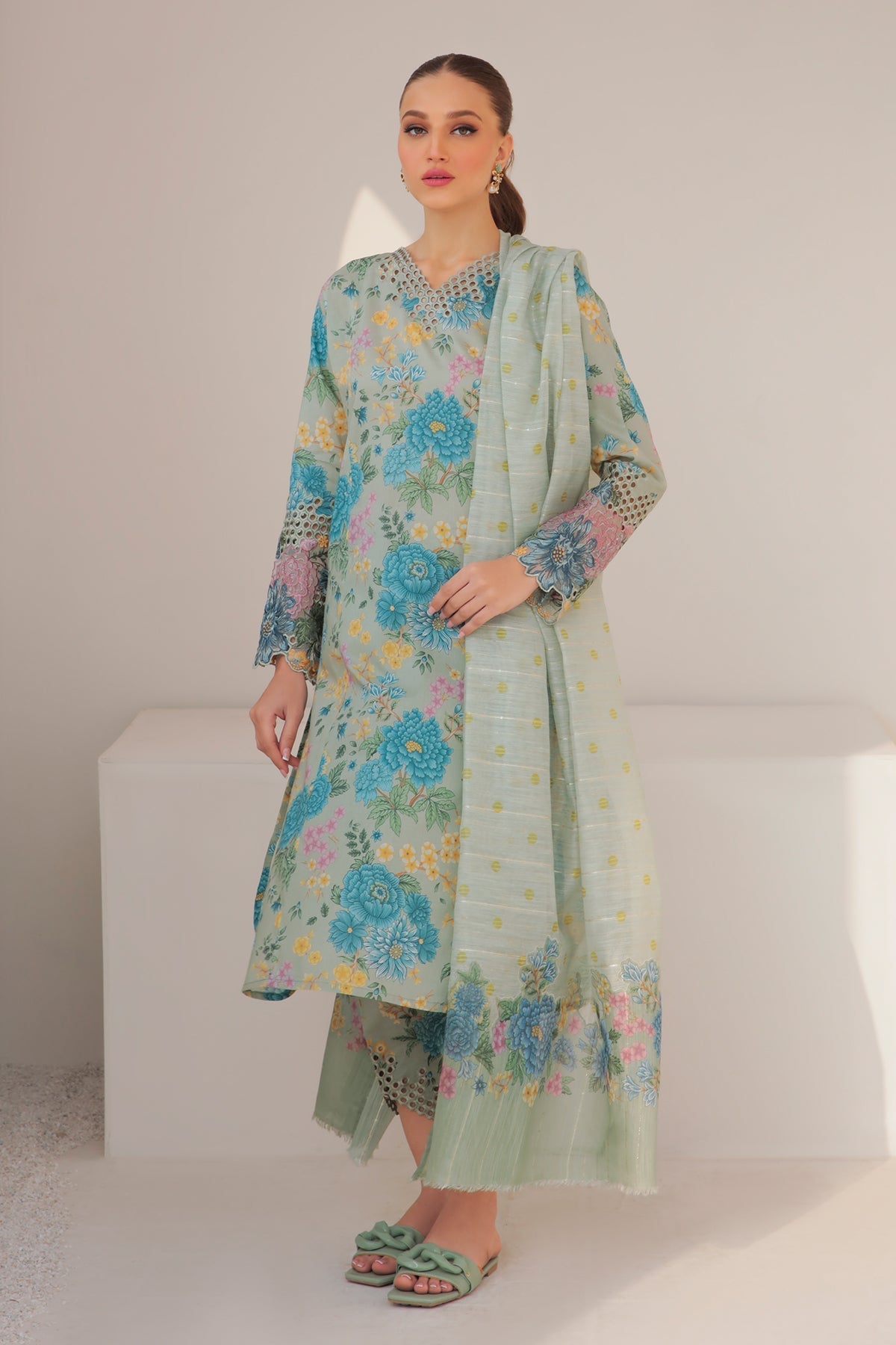 BAROQUE | EMBROIDERED LAWN UF-310