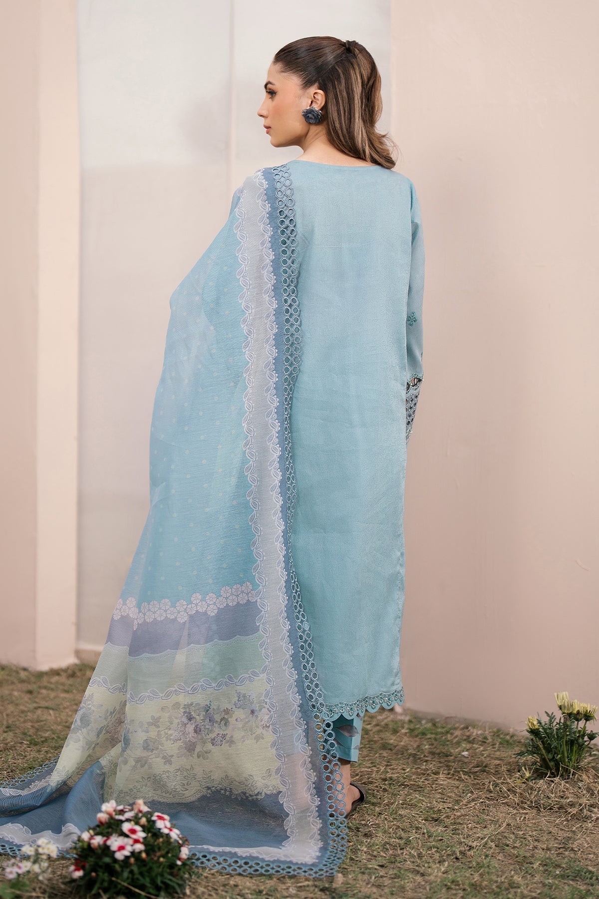 BAROQUE | EMBROIDERED JACQUARD LAWN UF-611