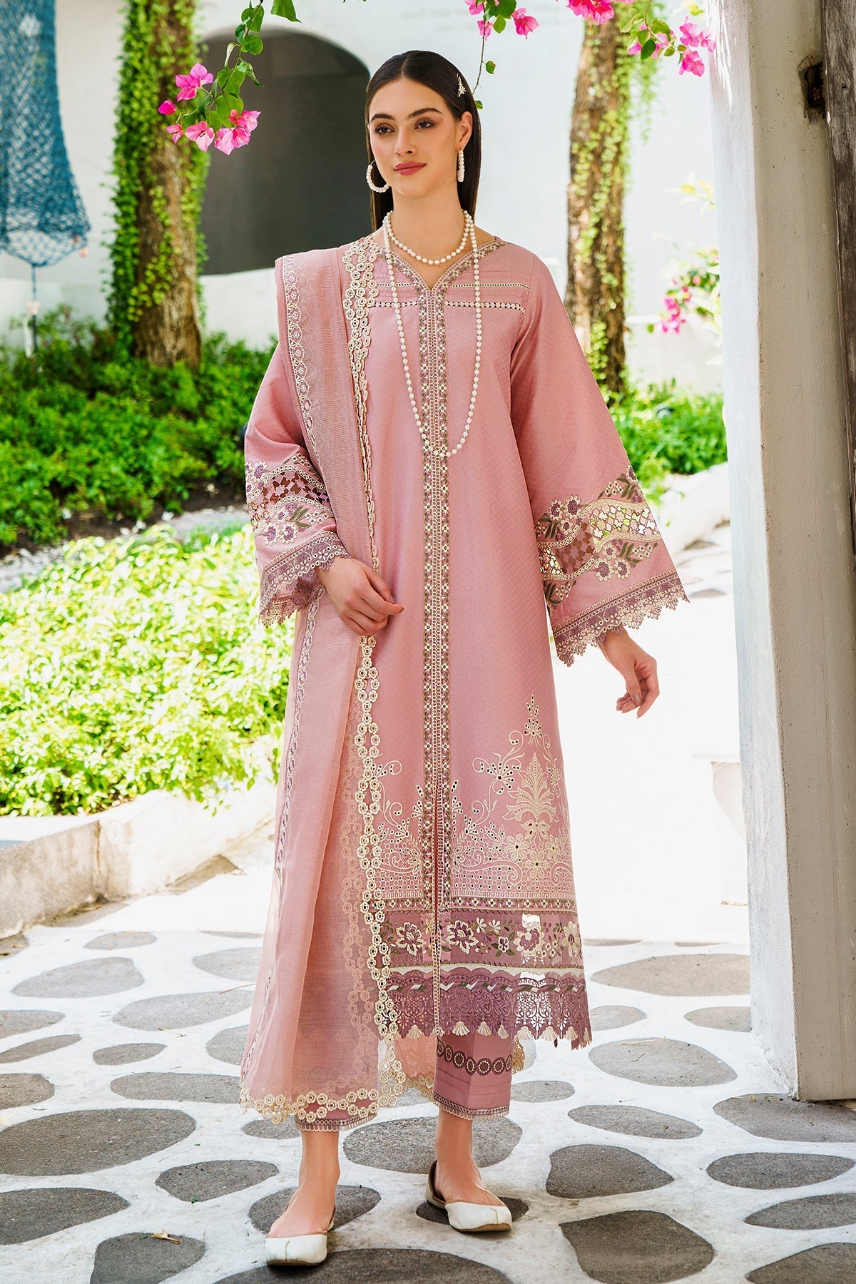 BAROQUE | EMBROIDERED JACQUARD LAWN UF-561