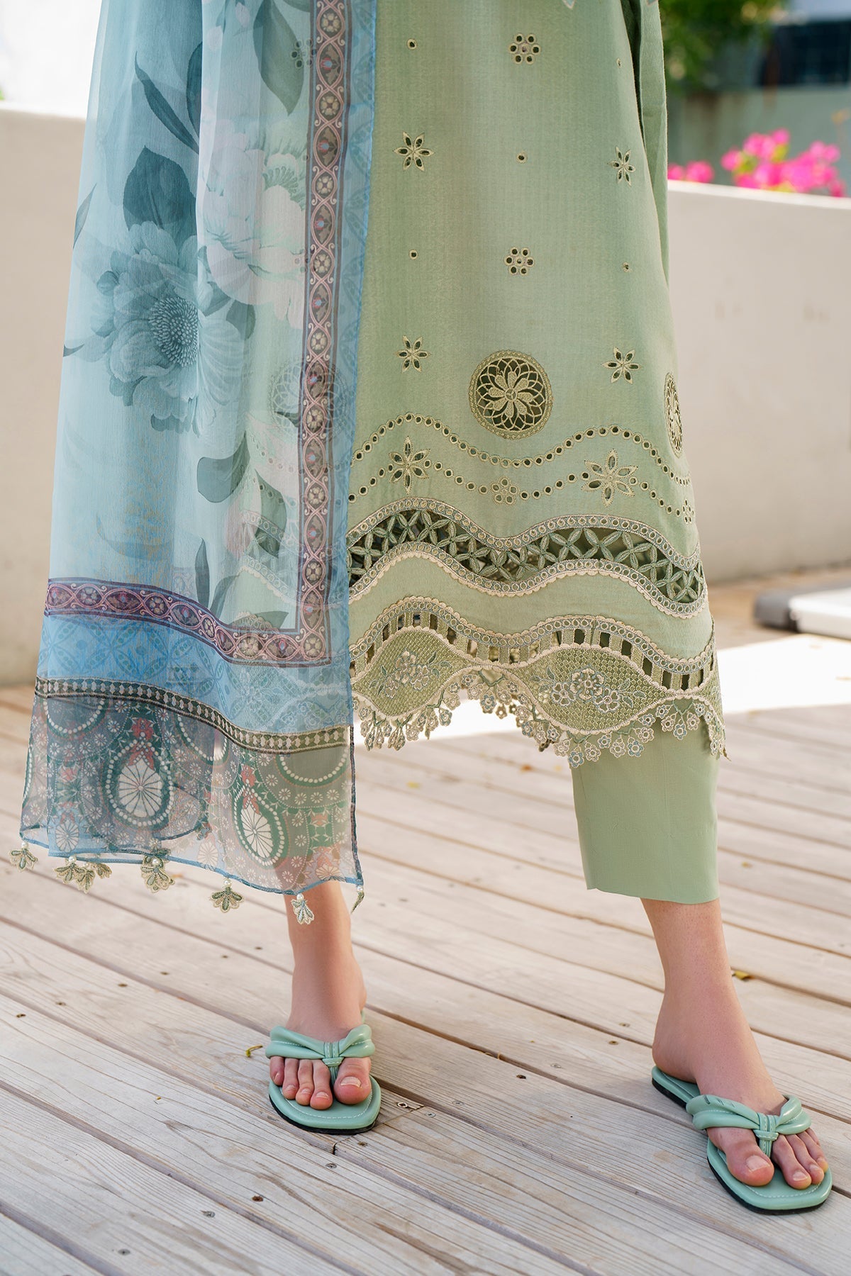 BAROQUE | EMBROIDERED JACQUARD LAWN UF-565