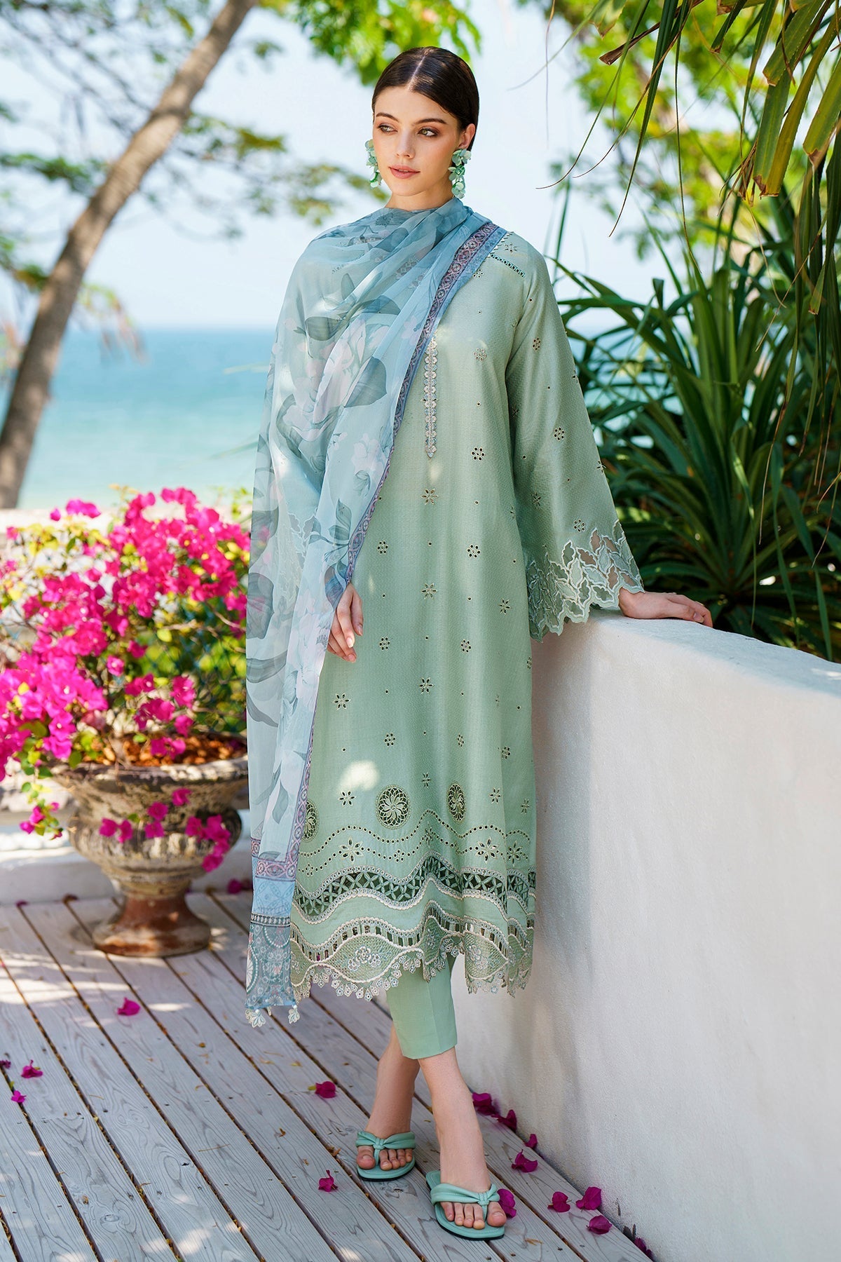 BAROQUE | EMBROIDERED JACQUARD LAWN UF-565