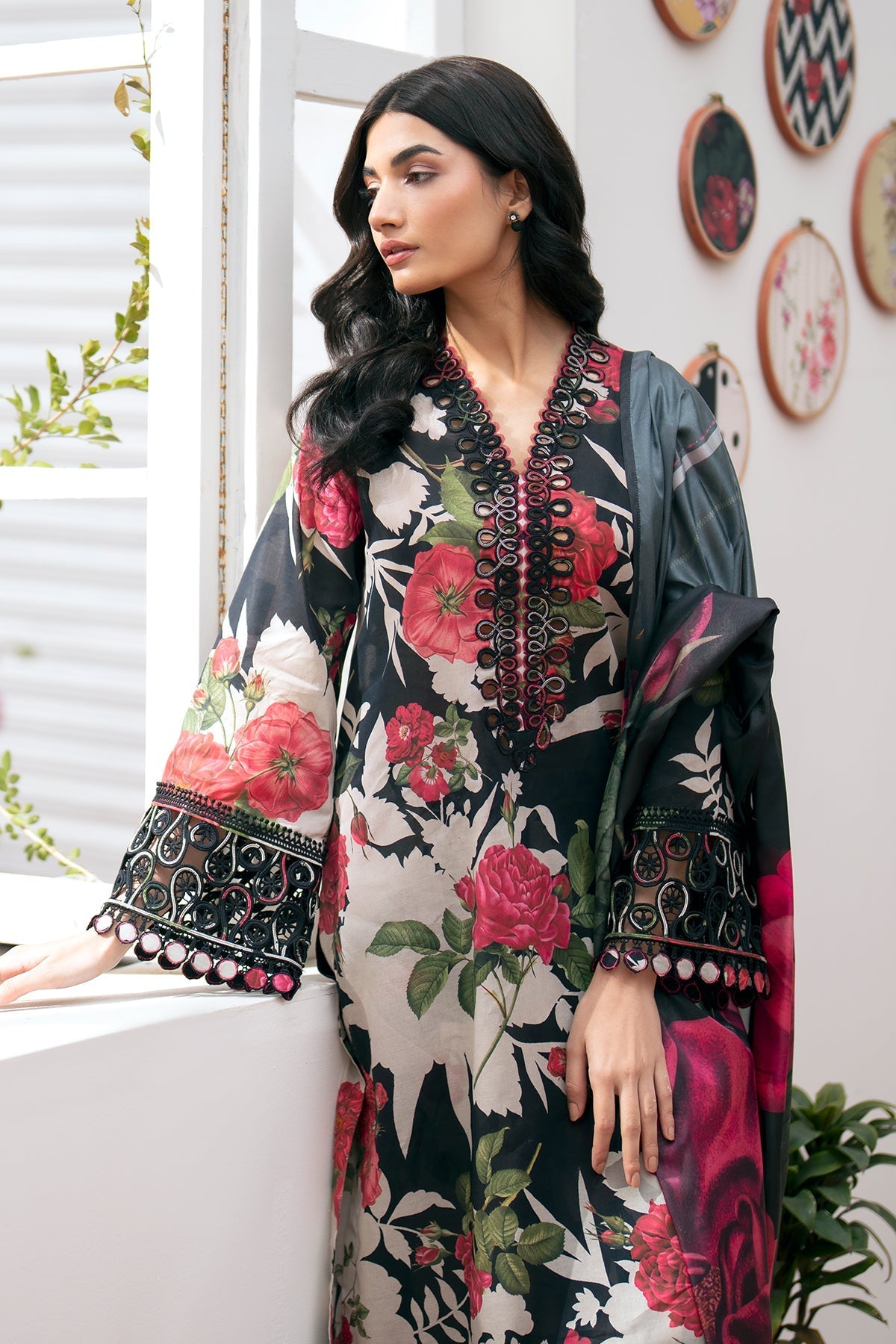 BAROQUE | EMBROIDERED LAWN UF-532