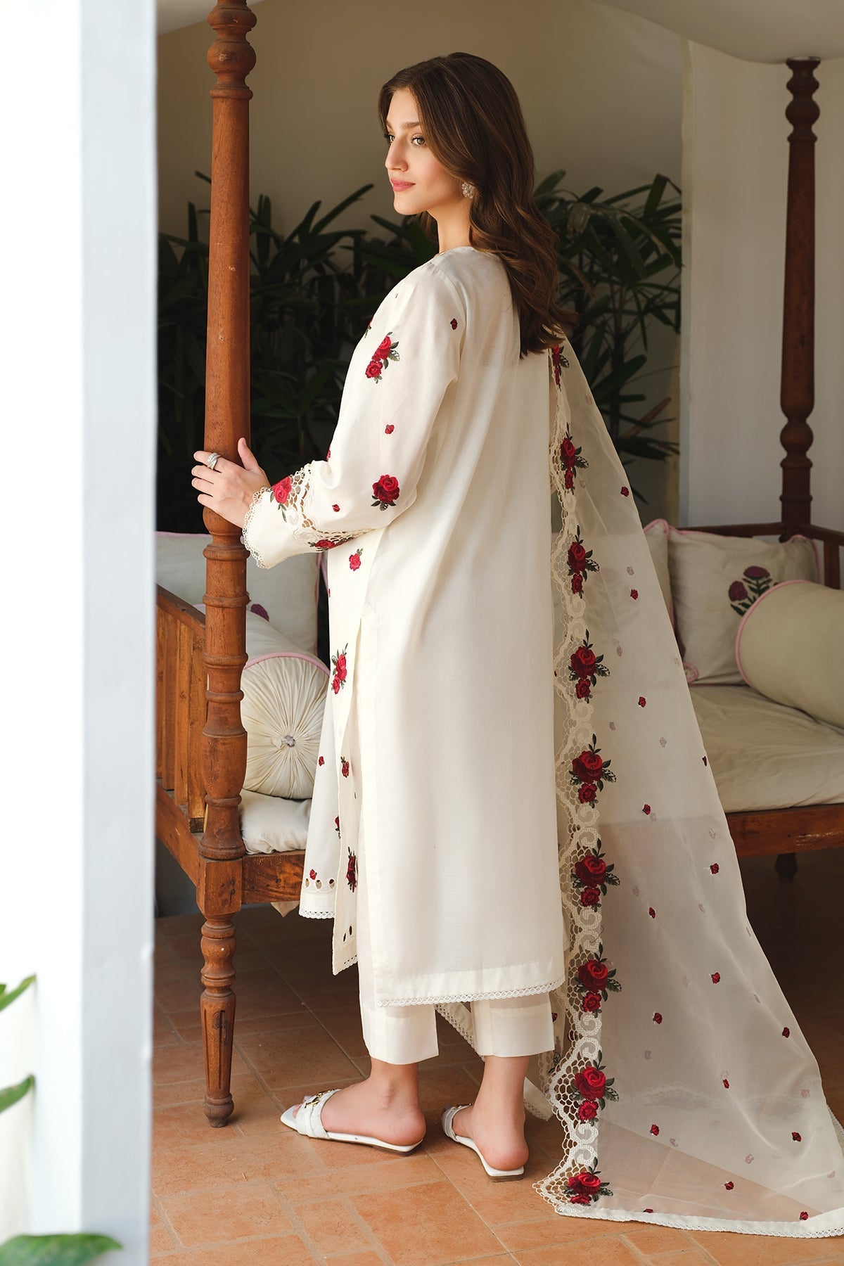 BAROQUE | EMBROIDERED LAWN UF-647