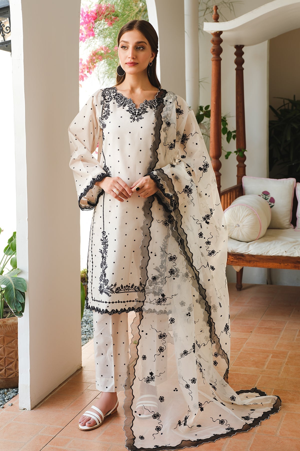 BAROQUE | EMBROIDERED PRINTED LAWN UF-649