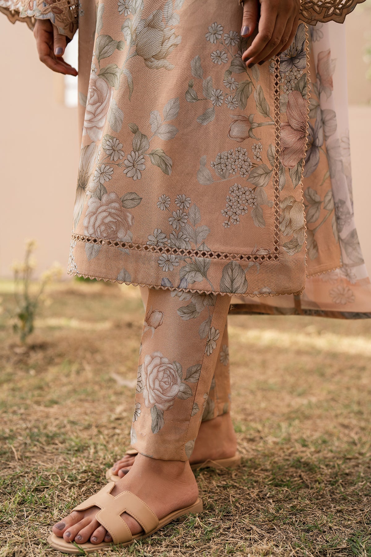 BAROQUE | EMBROIDERED PRINTED LAWN UF-597