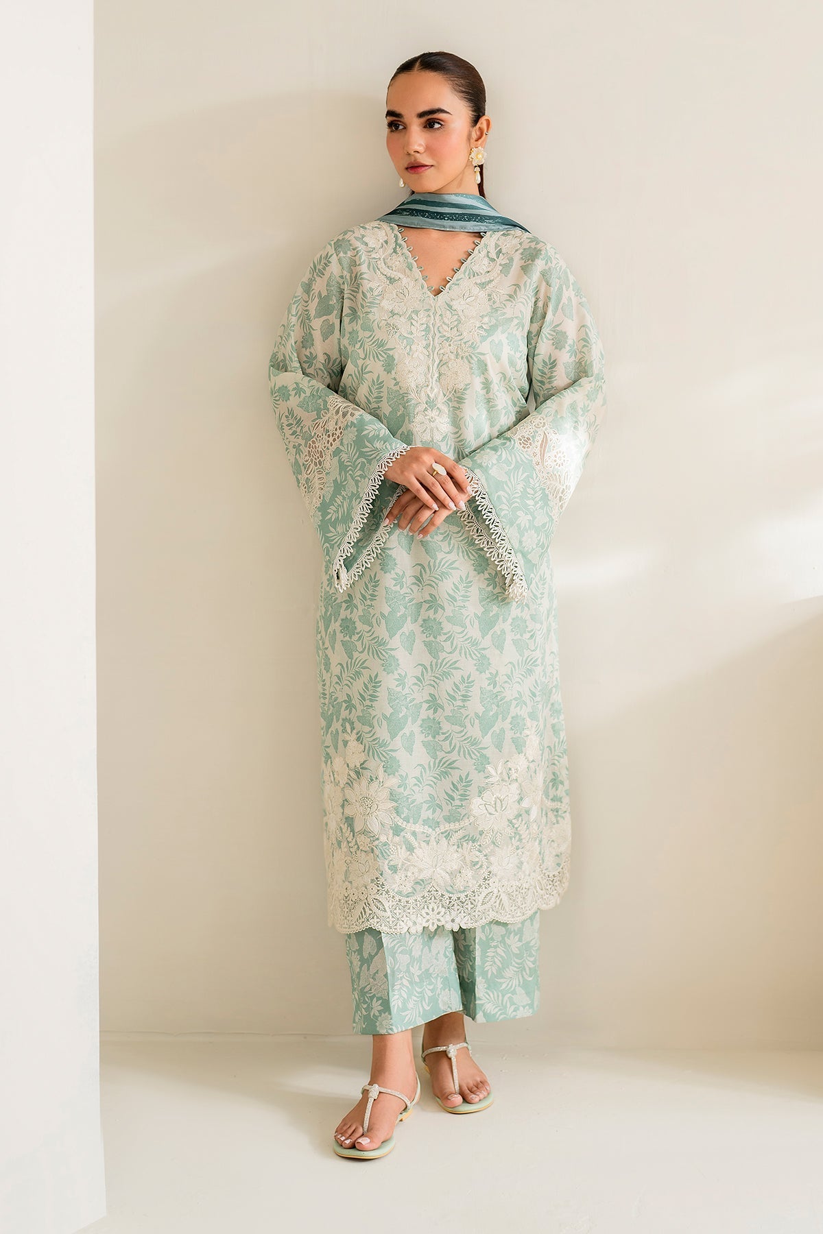 BAROQUE | EMBROIDERED LAWN UF-677