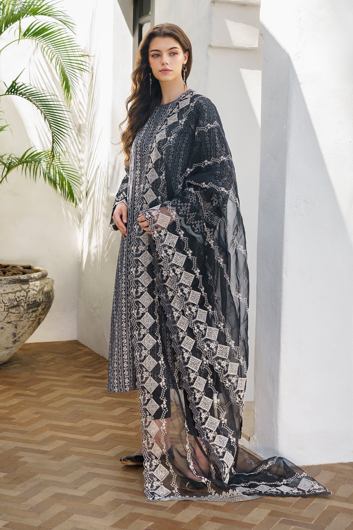 BAROQUE | EMBROIDERED PRINTED LAWN UF-573