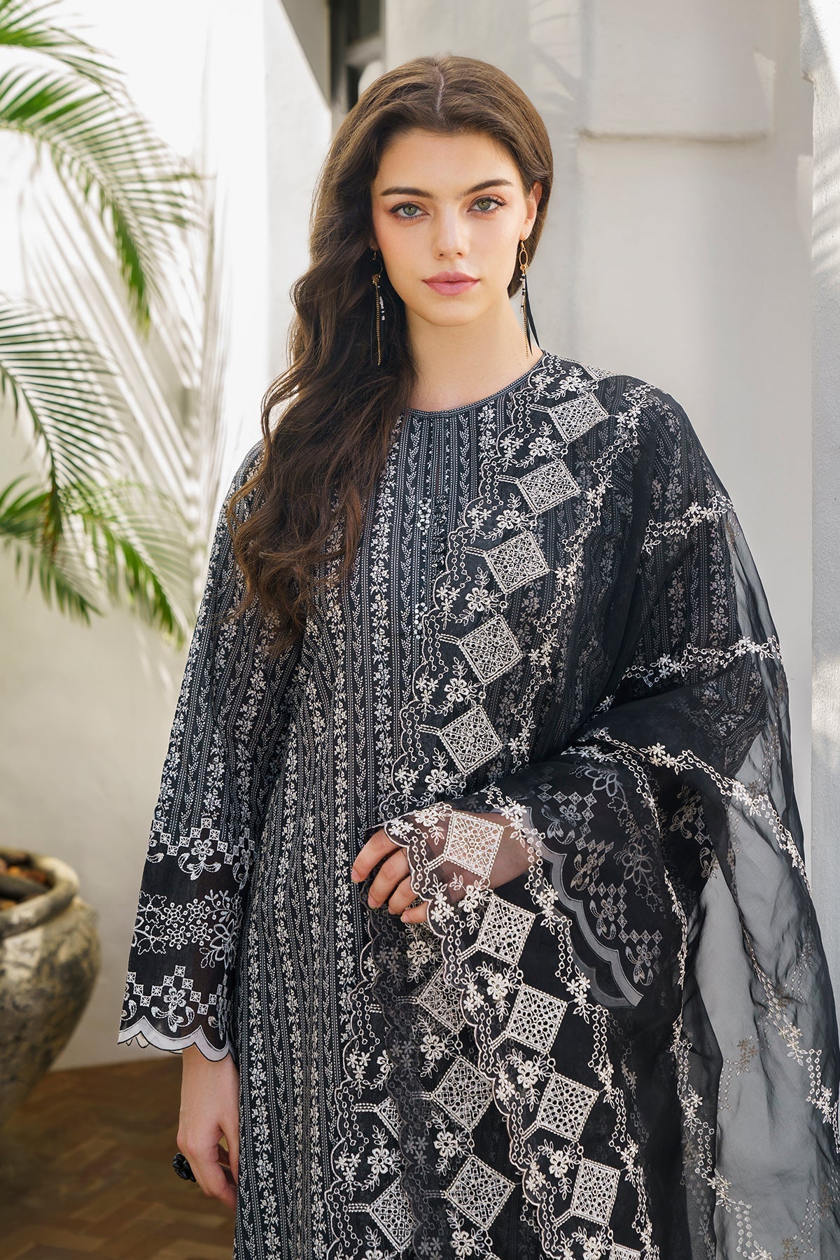 BAROQUE | EMBROIDERED PRINTED LAWN UF-573