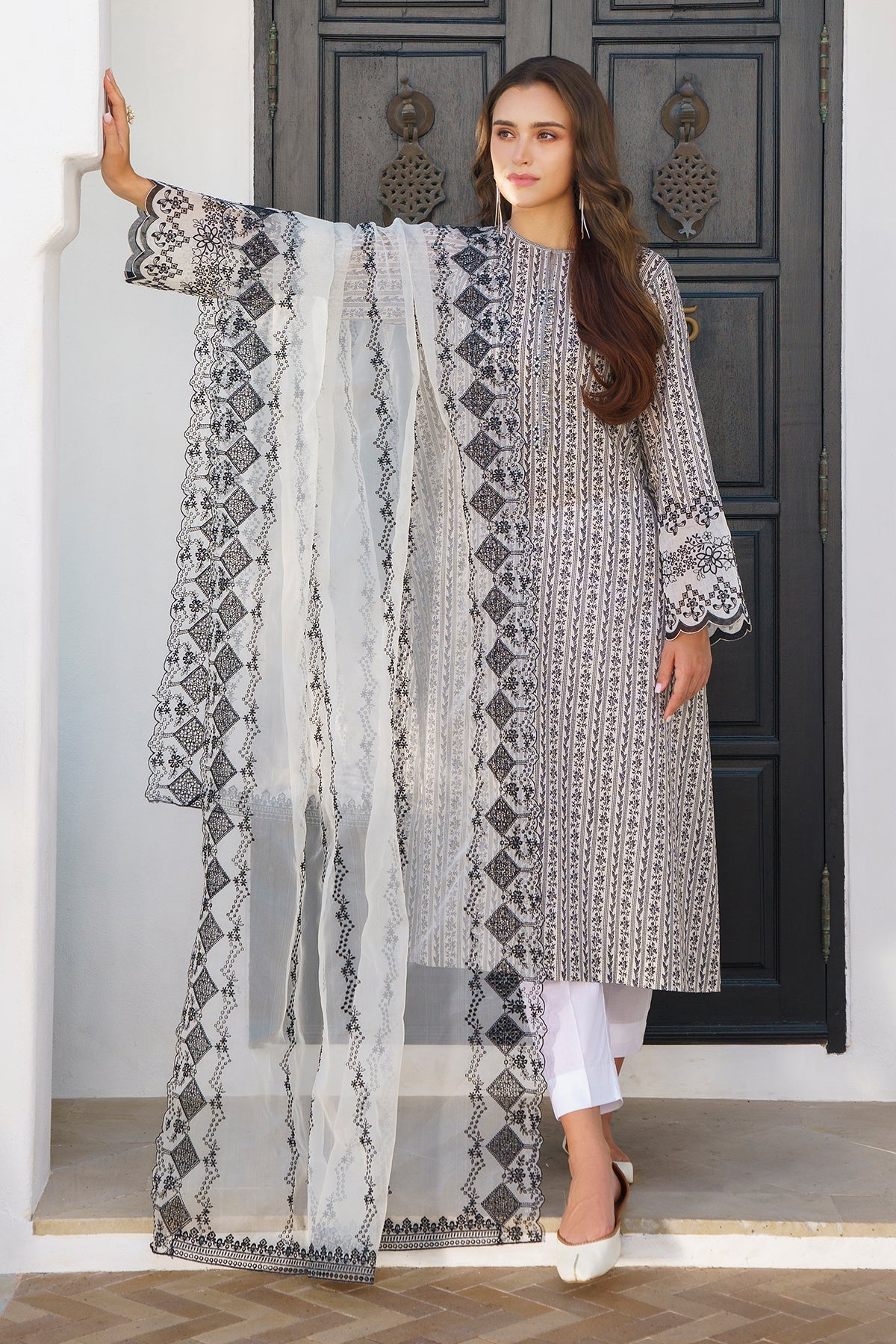 BAROQUE | EMBROIDERED PRINTED LAWN UF-574